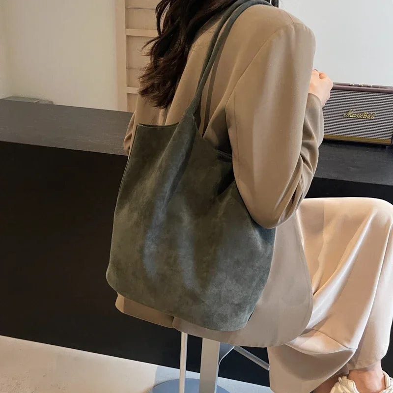 Single Shoulder Bag for Women's Fashion, Large Capacity 2024 New Autumn and Winter Versatile Commuting Tote Bag Un Sac Épaule