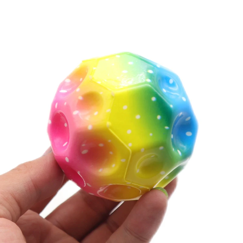 2 Stuks Hoge Veerkracht Gat Bal Zachte Bouncy Bal Anti-Val Maan Vorm Poreuze Bouncy Bal Kids Indoor Outdoor speelgoed Verjaardagscadeau