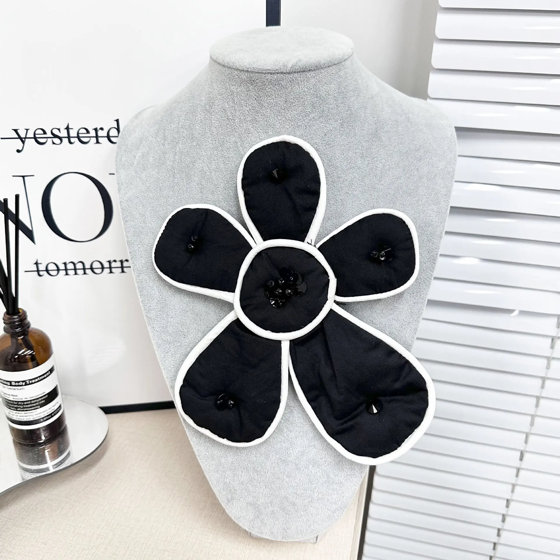 

New fashion embroidered cotton flower accessories dress accessories