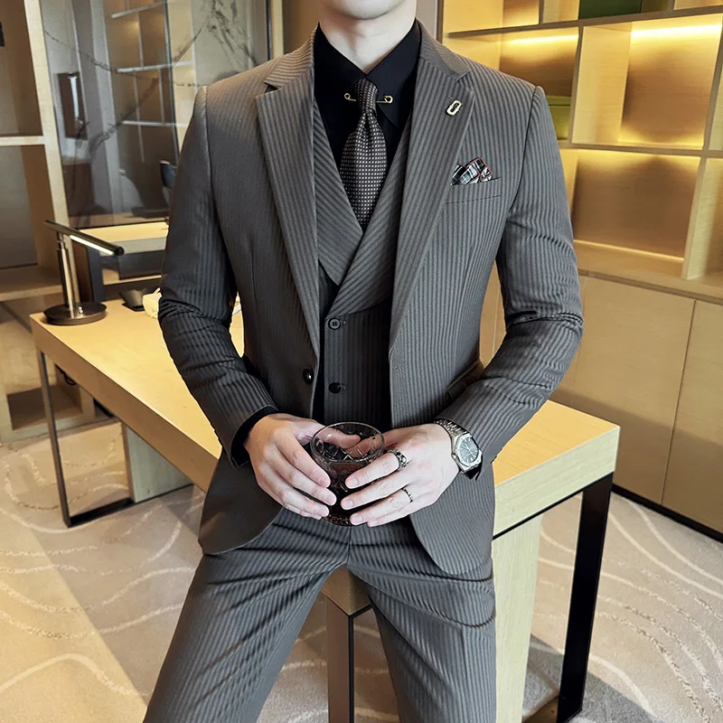 

2024 High-quality Korean Version Slim (suit + Vest + Trousers) Stylish and Handsome Business Casual Striped Suit Three-piece Set