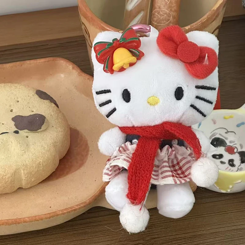 Breloczek pluszowy Sanrio Hello Kitty w spódniczce w kratę, zawieszka do plecaka, miękka zabawka, akcesorium dla dziewczynek, prezent.