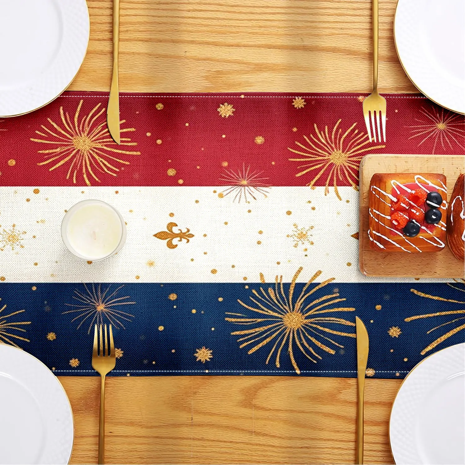 قطعة واحدة من مفرش طاولة تحت عنوان الاحتفال الفرنسي، عناصر العلم الفرنسي، أنماط قوس النصر والألعاب النارية، مناسبة لحفلات موضوع اليوم الوطني الفرنسي، ديكورات المناسبات على الطراز الرومانسي، أنشطة التبادل الثقافي، وأكشاك السوق الإبداعية، وأشكال المخصصة للثقافة الفرنسية