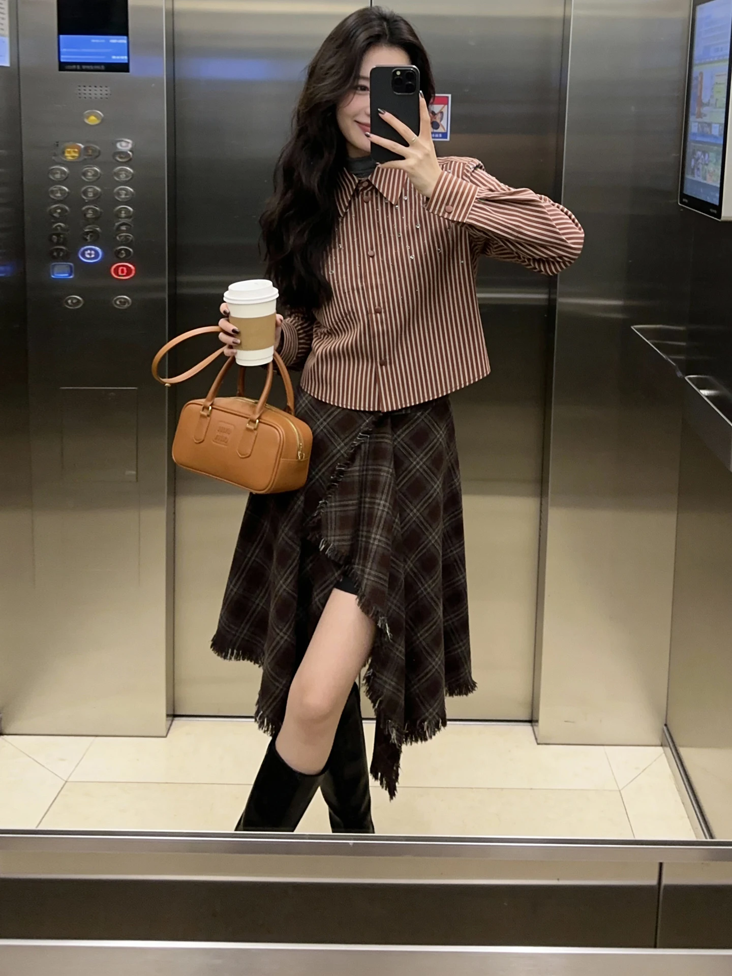 Lässige, vielseitige South Oil High-End-Damen-Irt-gestreifte Diamant-Wärmeübertragungs-Oberbekleidung für den Pendelverkehr, lockere Passform