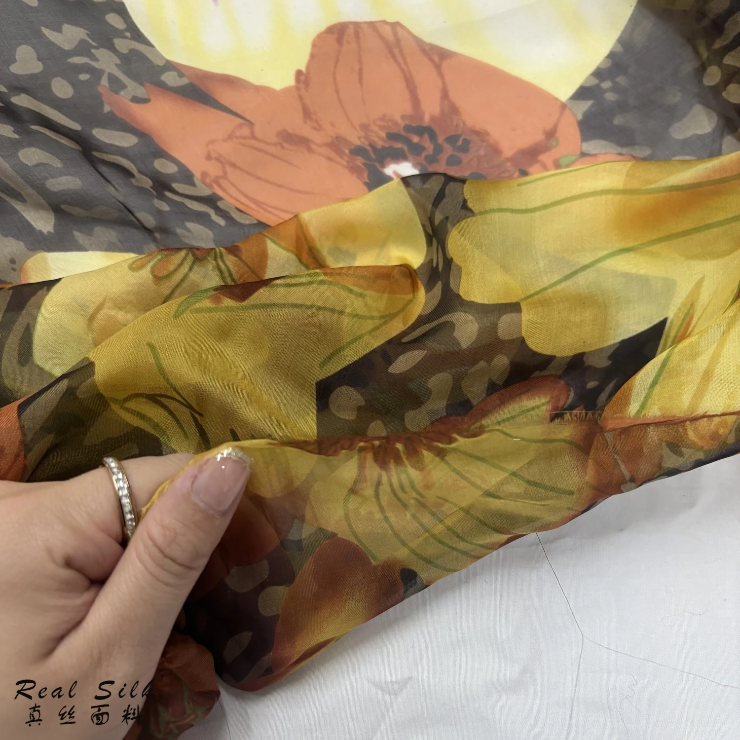 

Orange Printed Soft Semi-Transparent Silk Chiffon Satin Fabric Silk Scarf Shawl Fabric Summer
