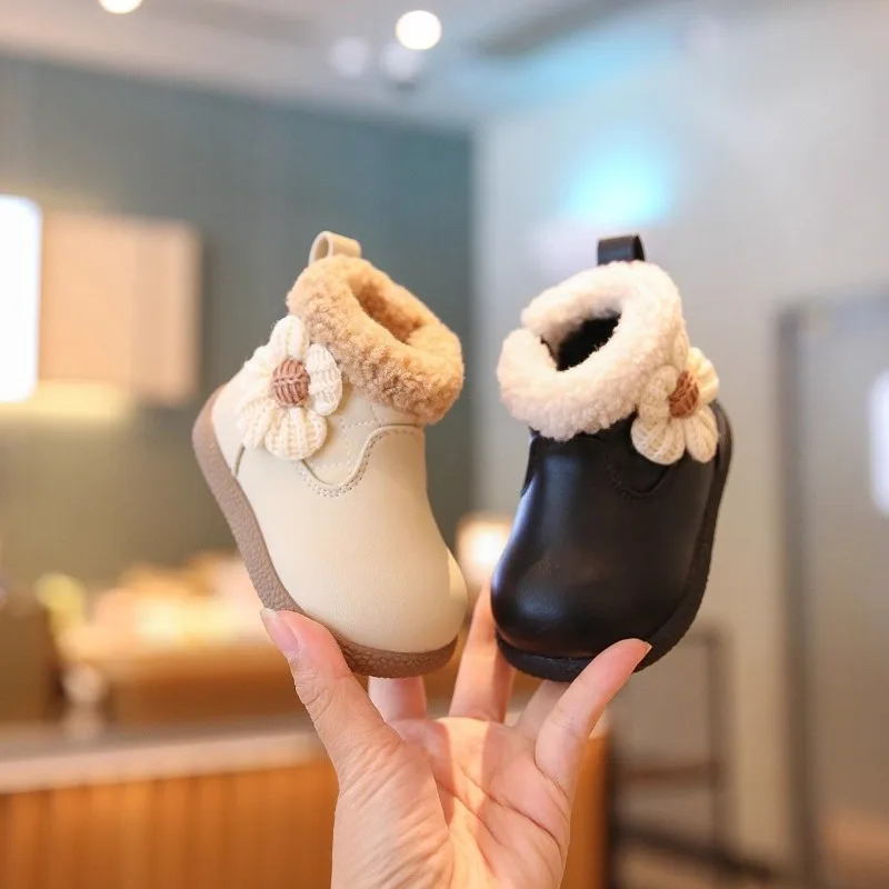 

Cute Girls Ankle Boots with Sweet Flowers Kids Princess Boots Versatile 2025 Winter New Baby Leather Boots Round Toes Size 15-25