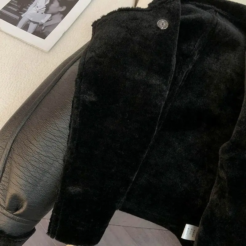 Zimowa Nowa Kurtka Jednoczęściowa ze Sztucznego Futra, Krótki Płaszcz Damski ze Sztucznej Skóry PU, Pluszowa, Gruba, Ciepła Parka, Modna Luźna Odzież Rowerowa