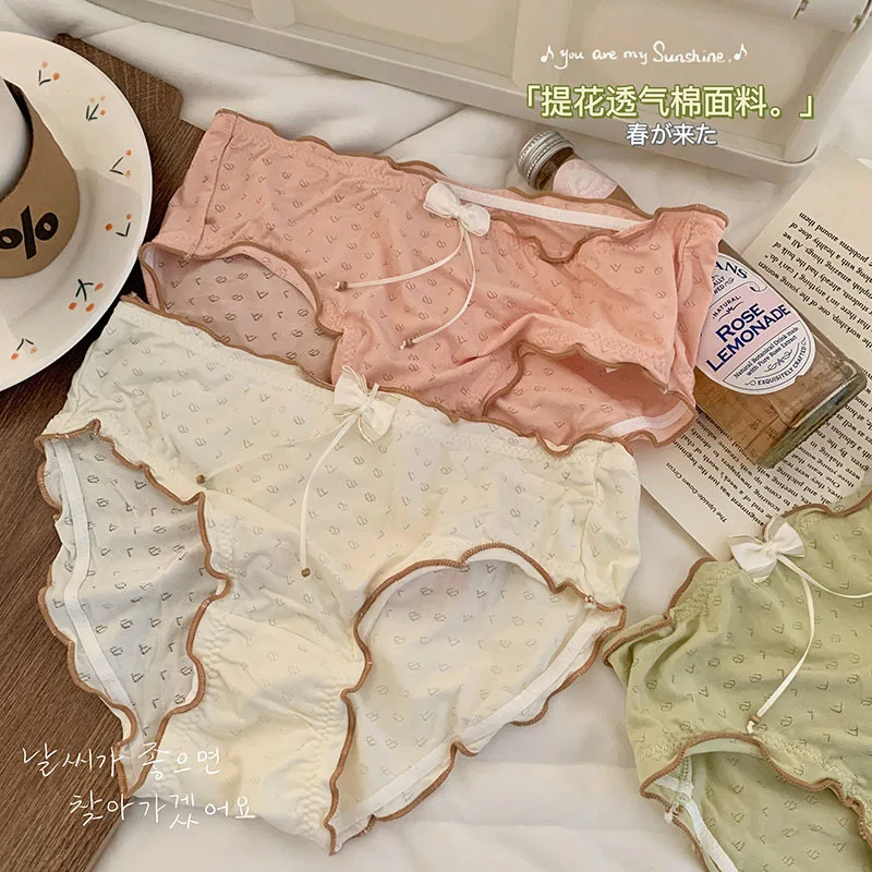 Japanese Sweet Small Fresh Women's Underwear with Wooden Ear Edge Jacquard Hollow Breathable Mid-waist Comfortable Hip Briefs