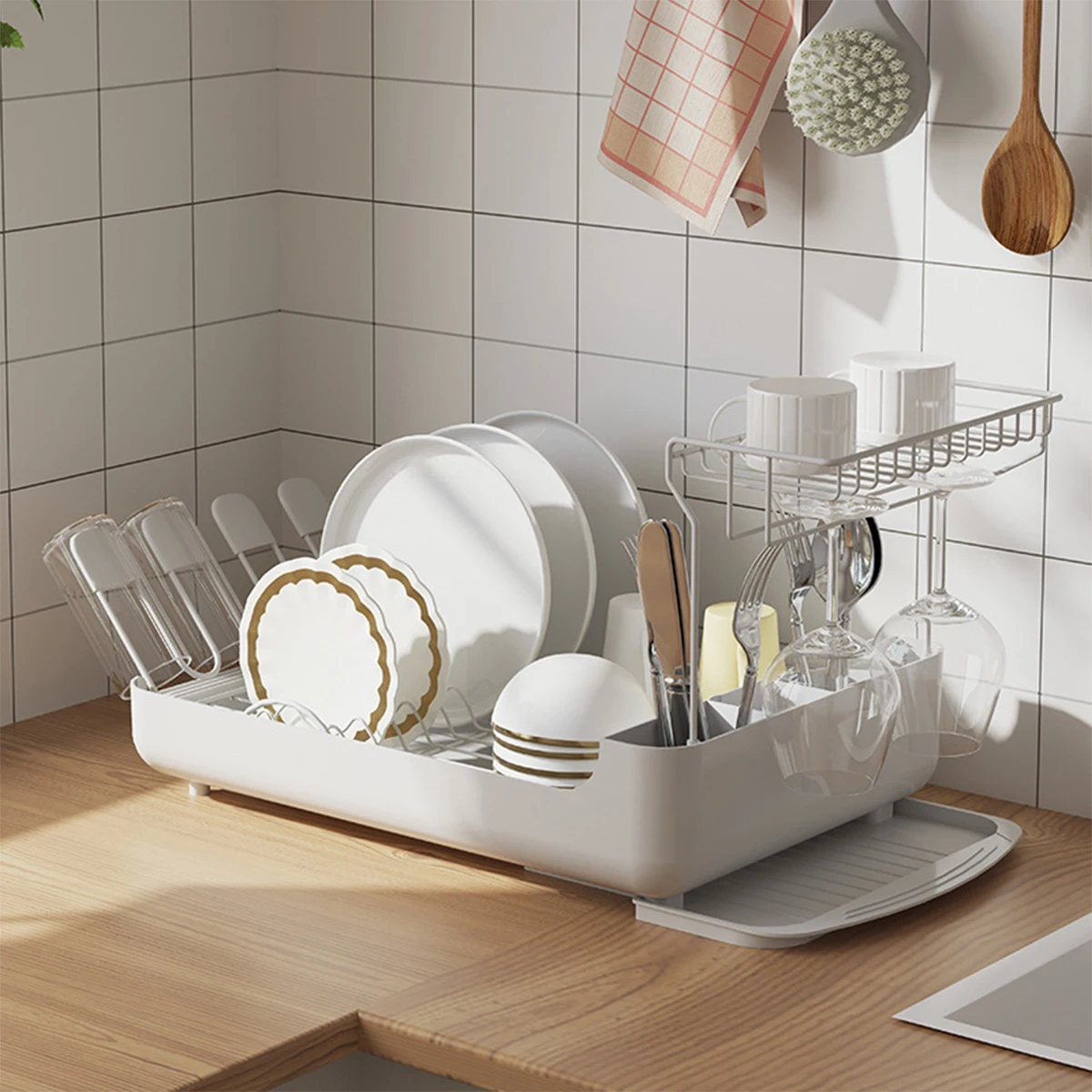 2-laags afdruiprek voor op het aanrecht in de keuken, met een houder voor keukengerei, een bekerhouder en een afdruipbak.