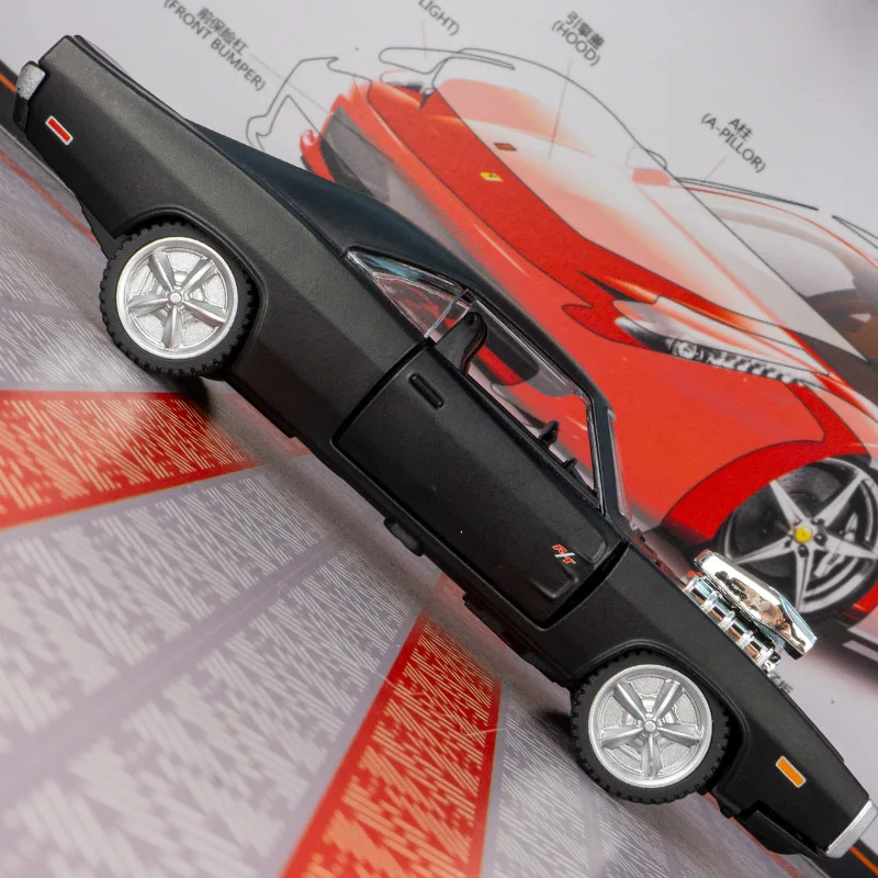 ラスタ 1:36 ダッジ チャージャー R/T1970 合金製カーモデルは、シミュレートされたサウンドと照明機能、豊富なディテール、精巧な仕上がりを備えています。