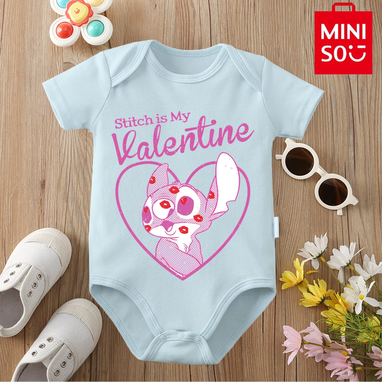 

MINISO & Disney Jointly подпись, 100% хлопок, детская одежда, детский комбинезон, боди, милый принт на День святого Валентина для новорожденных от 0 до 12 месяцев