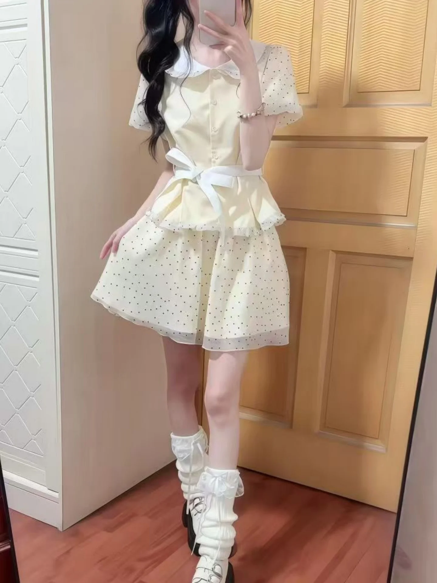 

Корейский модный комплект для женщин: нежное платье в горошек с воротником-куклой, поясом, коротким рукавом и юбкой-тортом с высокой талией.