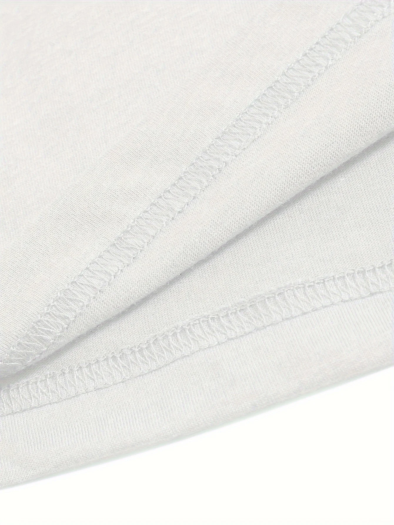 Camiseta feminina elegante com estampa de letras – manga curta, gola redonda, leve e respirável – top casual perfeito para o verão