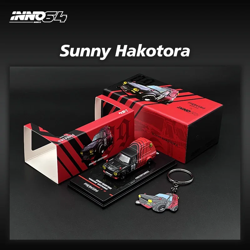 INNO 1:64 SUNNY HAKOTORA 09 RACING DECEPCIONEZ Key Chain Gift Included Diecast Diorama Car Model Miniature