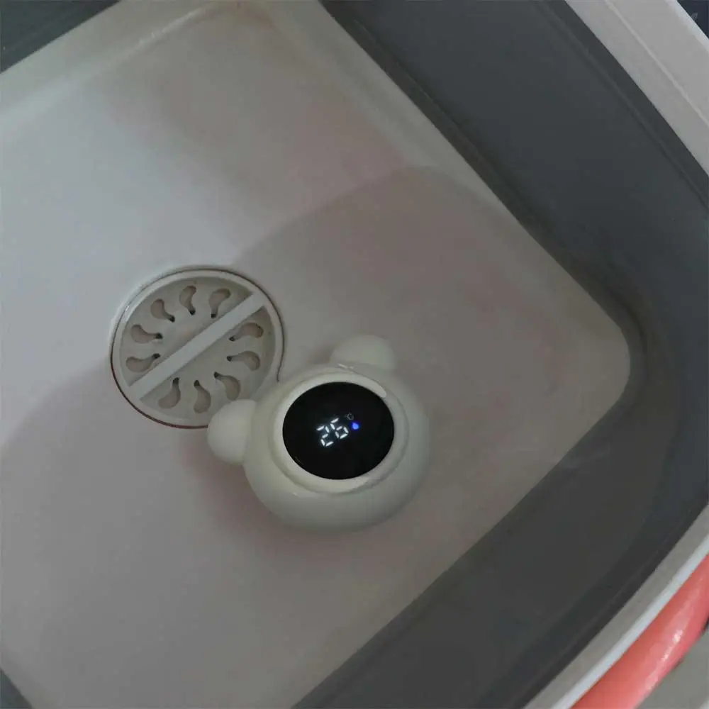 الإبداعية الكرتون استشعار درجة الحرارة الدب على شكل العائمة الطفل ميزان حرارة المياه جولة الجسم USB قابلة للشحن #5