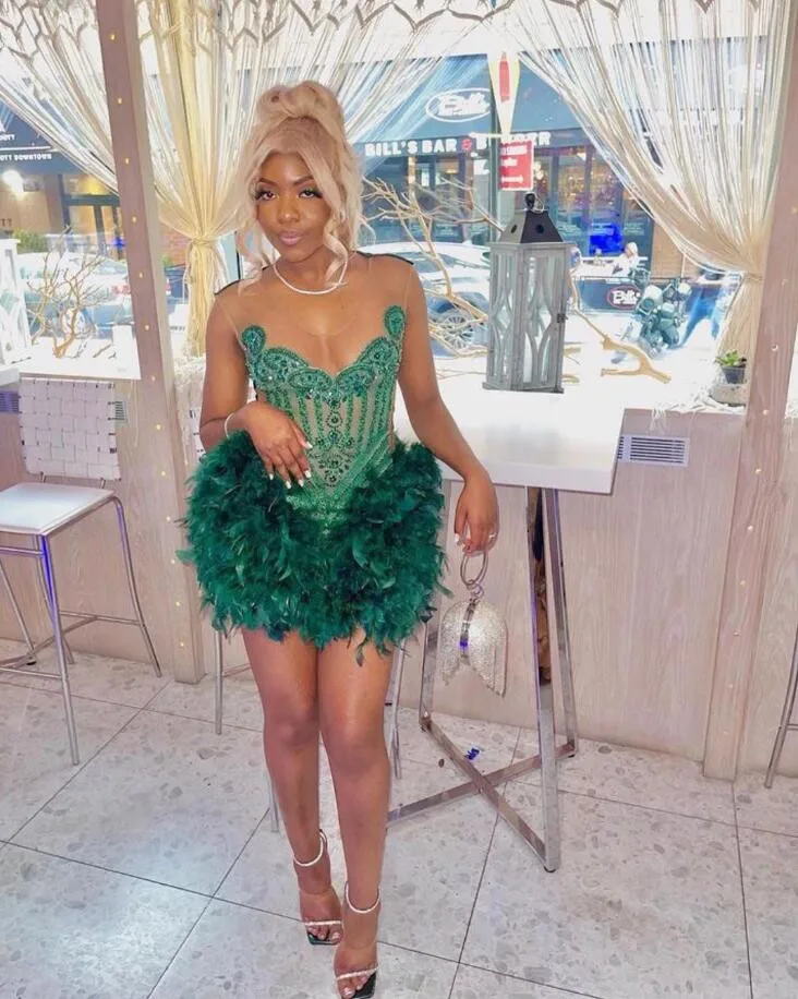 

Green Short Prom Dresses For Black Girls Beaded Crystal Diamond Birthday Party Dress Feathers Mermaid Mini Cocktail customsized