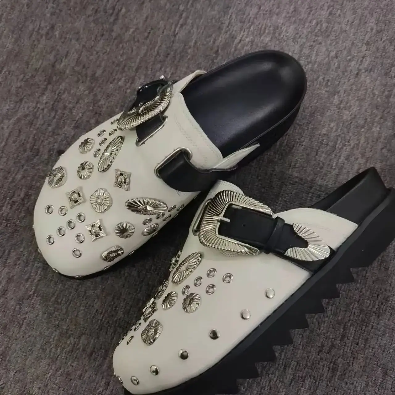 

Trend Personality Fashion Clip Non-Slip Slippers Rivets Colors Beach New Couple Flip Flops Outwear Summer Men Women Leisure Lady
