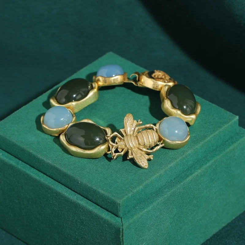 

Vintage Oval Natural Stone Bee Bracelets Blue Accessories Antique Gold Plated Moth Green Jewelry For Women Luxury Designer Trend