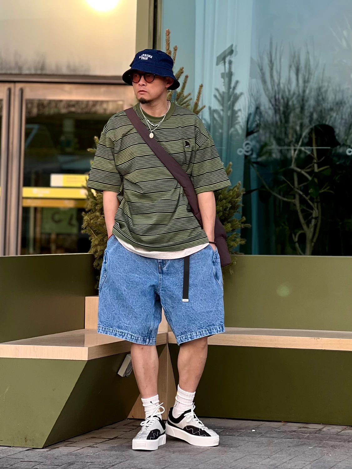 

Джинсовые шорты LAPRIMA: молодежные, модные, с множеством карманов, средней посадкой, на молнии, повседневные летние, прямого кроя