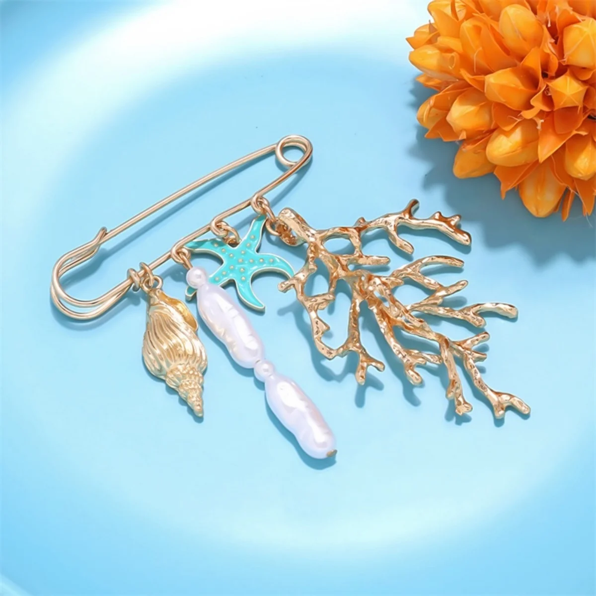 Metall-Muschel-Fisch-Broschen mit unregelmäßigen Imitationsperlen für Damen und Herren, Hummer-Korallen-Blumen-Krabben-Herz-Sonnen-Anstecknadeln, Sommerschmuck – Detail 20