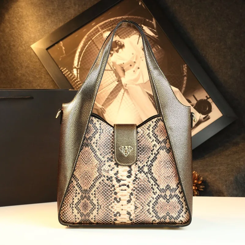 

2026 new fashionable bucket bag, light luxury snake pattern shoulder bag, simple and atmospheric, versatile armpit bag