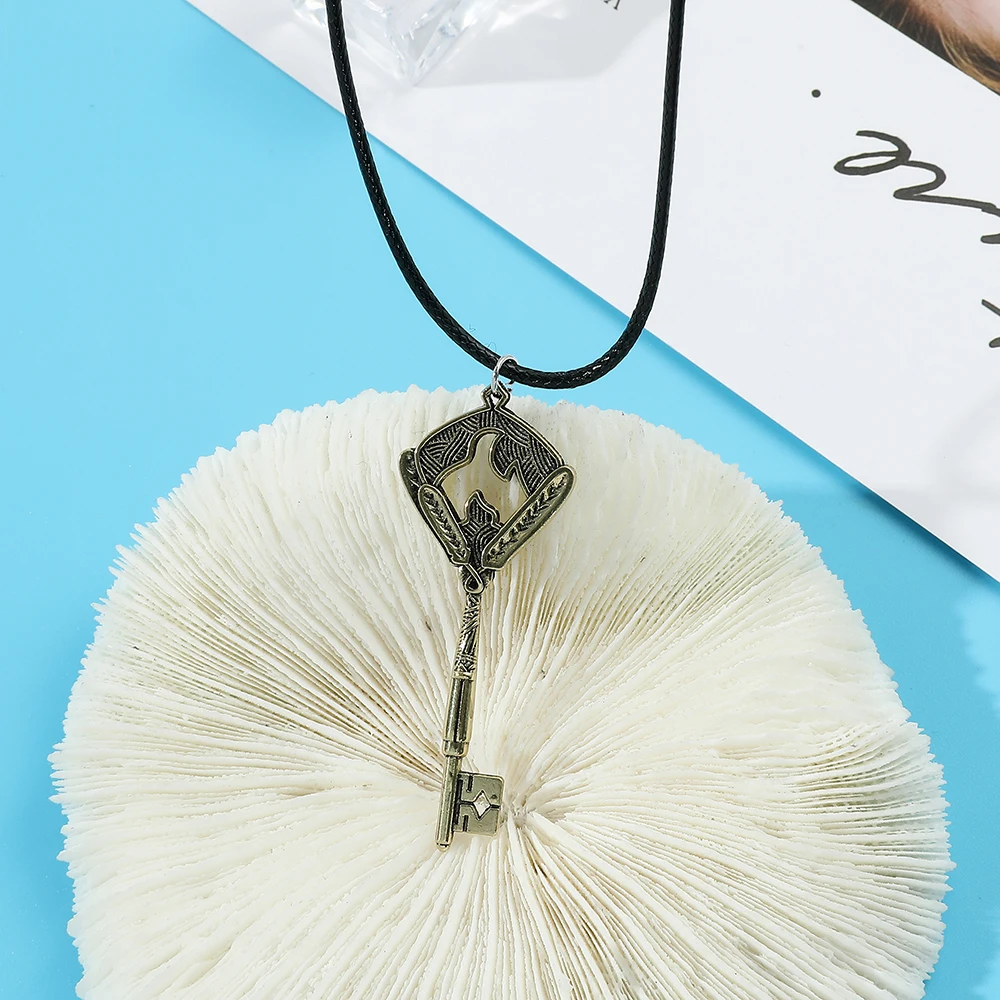 Game Tears of Themis Necklace Luke Cosplay Key Pendant Vintage Coppery Necklaces Unisex Choker Jewelry Accessories