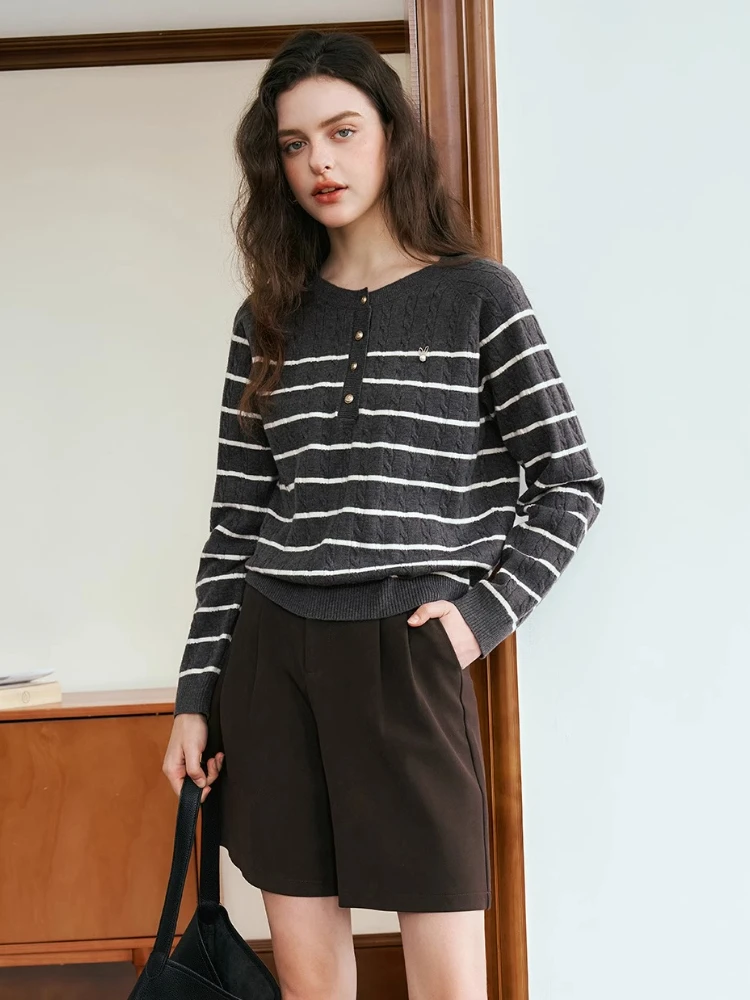 Sweter damski w paski OLrain, dzianina, jesień 2025, nowy, z blokami kolorów, styl francuski, dekolt okrągły, sweter wkładany przez głowę, bluzka do biura, N56QZ86523