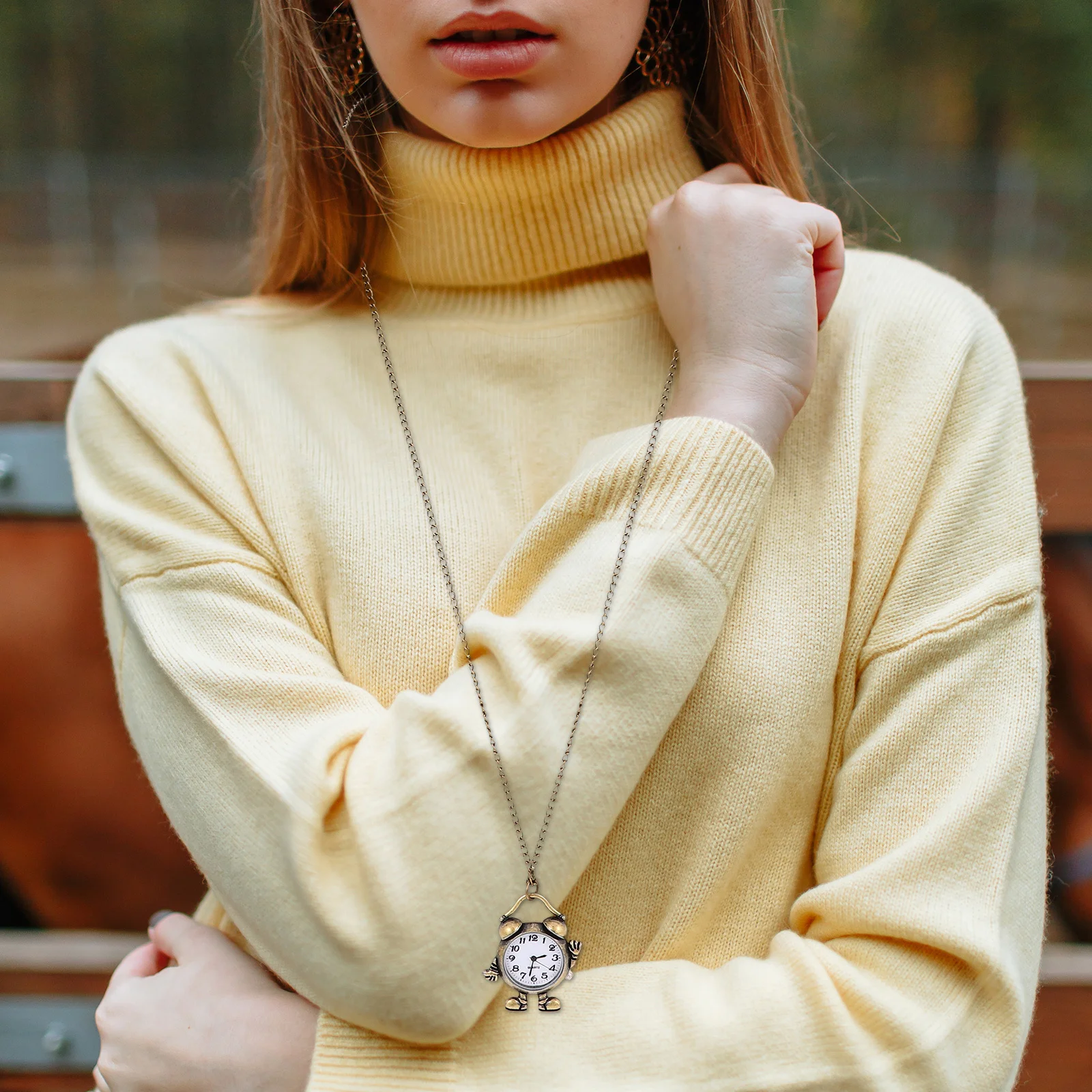 ساعة جيب كلاسيكية بحركة كوارتز مصنوعة من خليط معدني وقرص شفاف وتوقيت دقيق وقلادة على الطراز القديم للارتداء اليومي