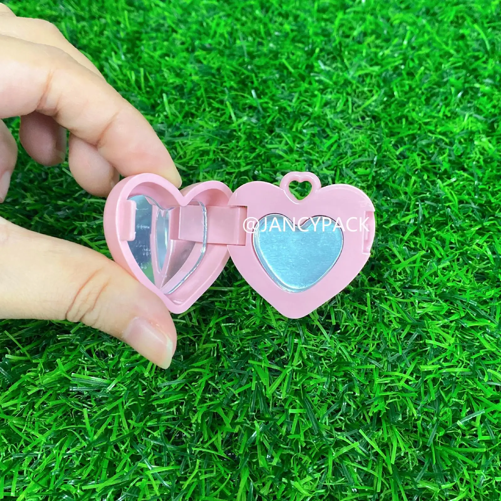 0.4g Keychain Heart Shape Lip Balm Container with Mirror Lip Gloss Blush Makeup Lip Cream Makeup Compact Powder Eye Shadow Case