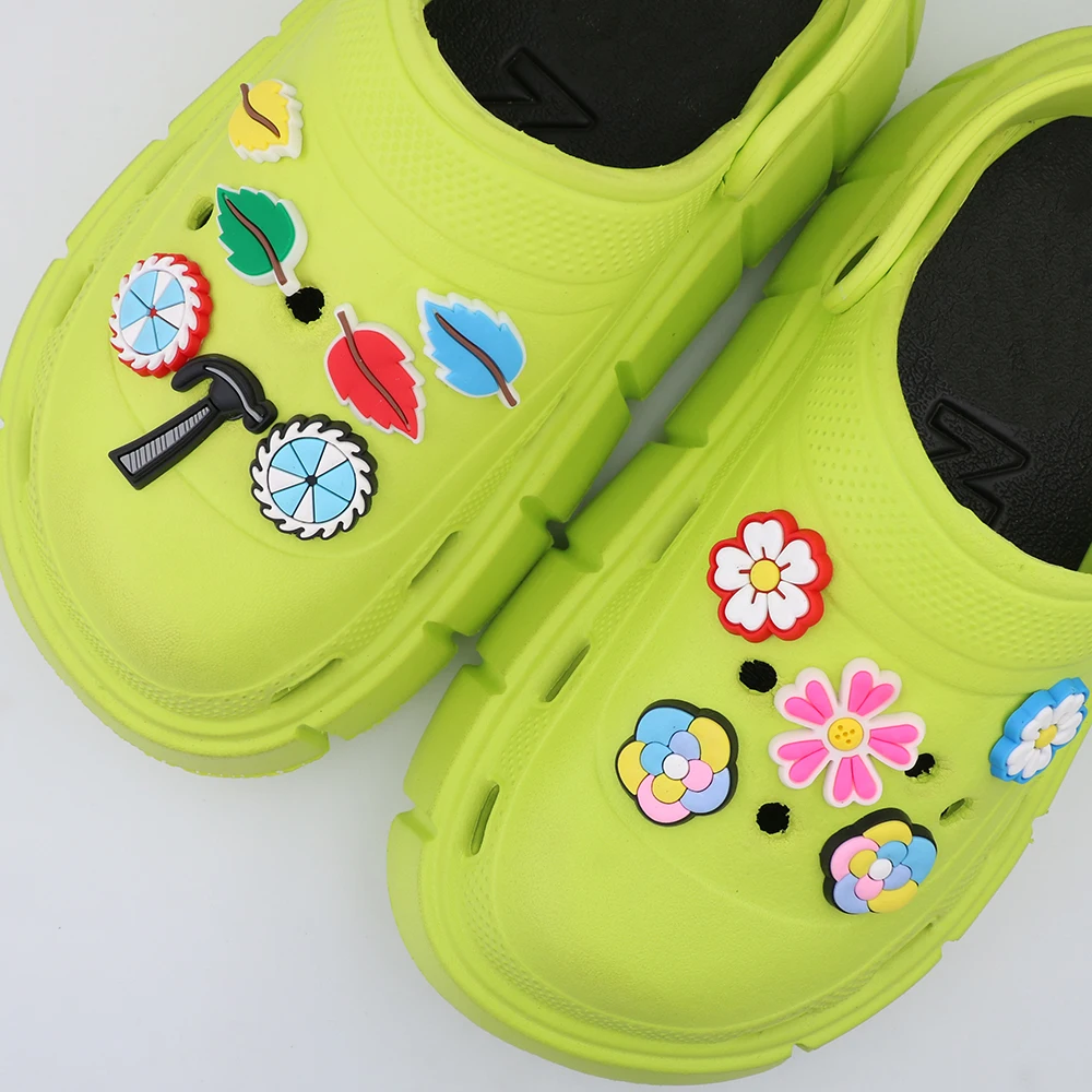 1 Piece Shoe Buckles Accessories 4-color Leaves Cute Cartoon Flower Shoe Decoration Charms Hammer Ornament Colorful Flowers Gift