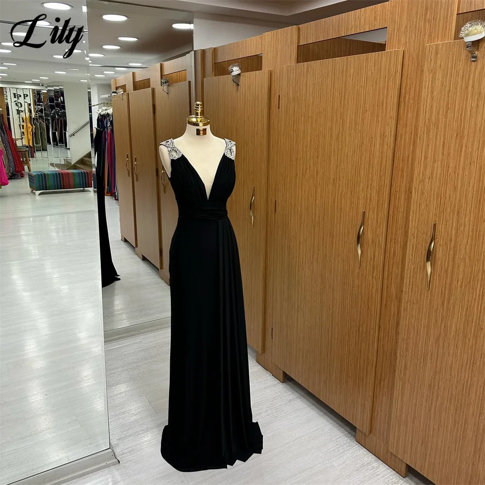 Lily Simple Black Prom Dress With Pleats Deep V-Neck Evening Dress Crystal Tank Beach Satin Party Dress Open Back فساتين السهرة