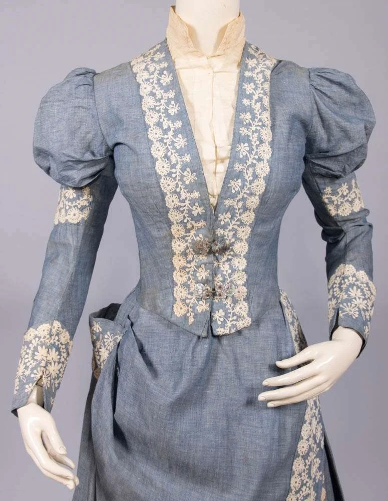 

Renaissance Victorian Edwardian Costume Gothic Steampunk Rococo Walking Bustle Dress Tudor Elizabethan Duchess Ball Gown
