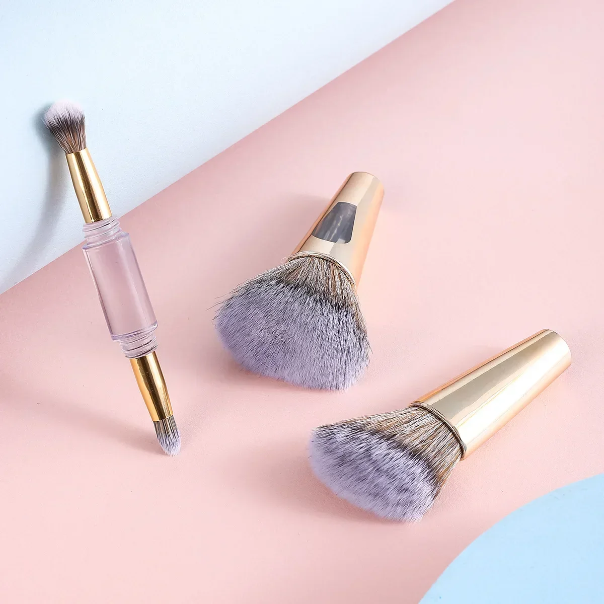Pędzle do makijażu 4 w 1 z podwójną końcówką, wielofunkcyjne, miękkie, aksamitne pędzle do różu, pudru, rozświetlacza, przenośne narzędzia do makijażu podróżne.