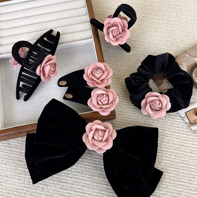 

Luxurious Black Velvet Pink Camellia Flower Hair Clip Scrunchie Claw Spring Clip for Women Vintage Elegant Daily Essentials