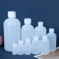 Botella de agua de plástico de 10 ~ 1000ml con escala, muestreo semitransparente PE graduado, embalaje solvente líquido de boca pequeña, venta al por mayor