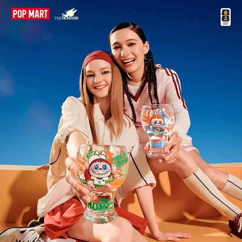 

POP MART Labubu The Monsters FIFA Series Стеклянная таинственная коробка, оригинальная слепая коробка, игрушки-сюрпризы, фигурки, украшения, декор для дома