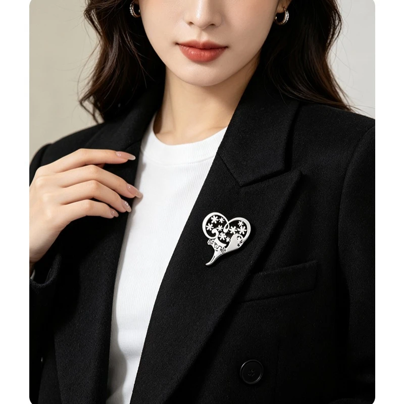 New Fashion Minimalist Luxury Stainless Steel Heart Brooch Pins Badges For DIY Clothing Bags Hat Scarf T-shirt Jeans Decoration