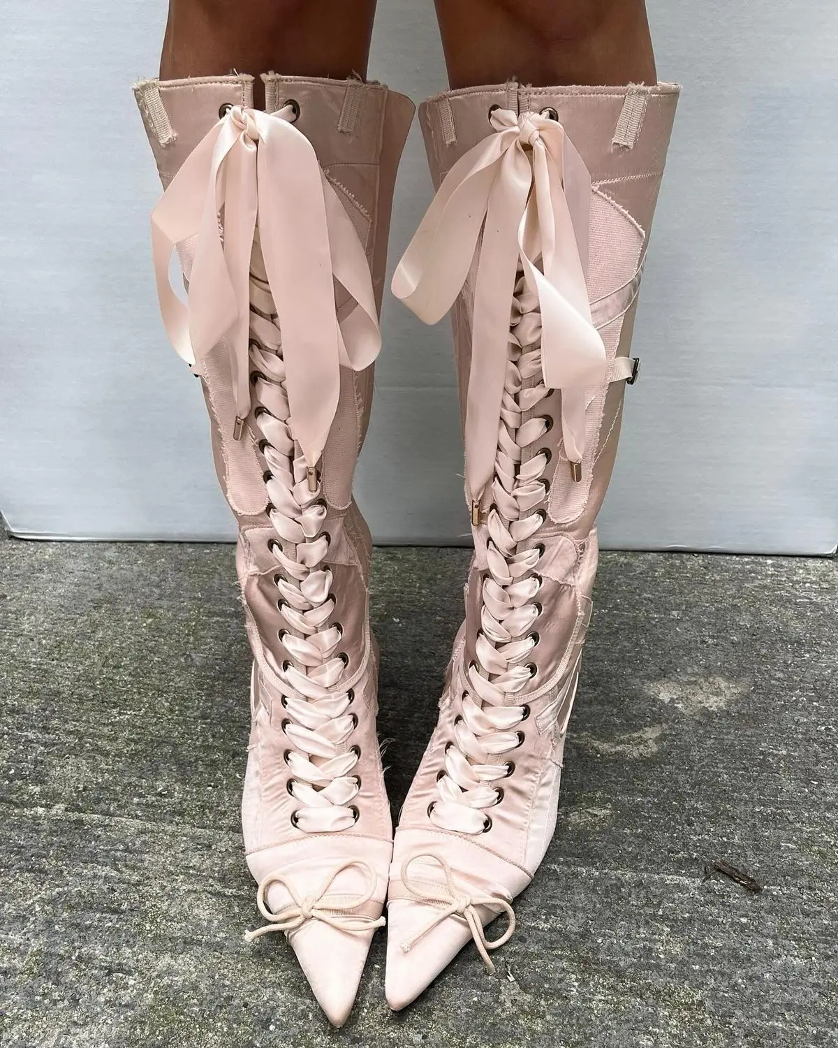 

Розовые женские сапоги до колена с острым носком и узлом-бабочкой, модная женская обувь большого размера на высоком каблуке-шпильке со шнуровкой
