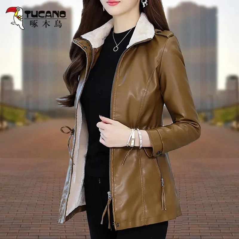 Leather and Fur Integrated Motorcycle Jacket for Women in Winter Thickened and Plush Lamb Fur Jacket Medium Length 2023 New Coat