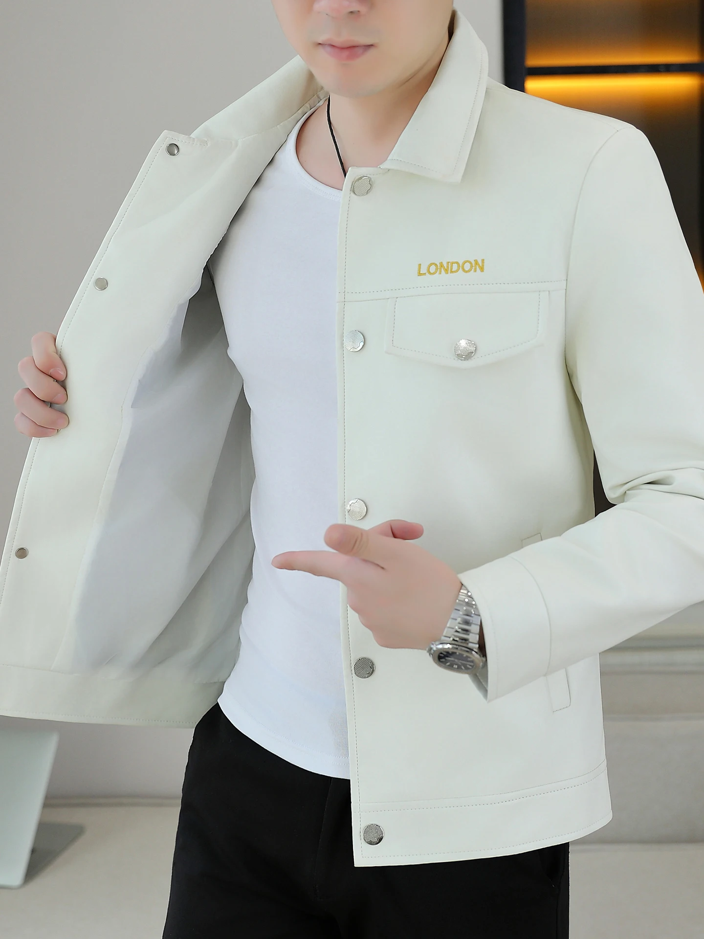 

Slim Fit Men's Leather Jaet Autumn 2025 New Korean Version Casual Sle Embroidered Workwear Coat Long Sve Youth Faion