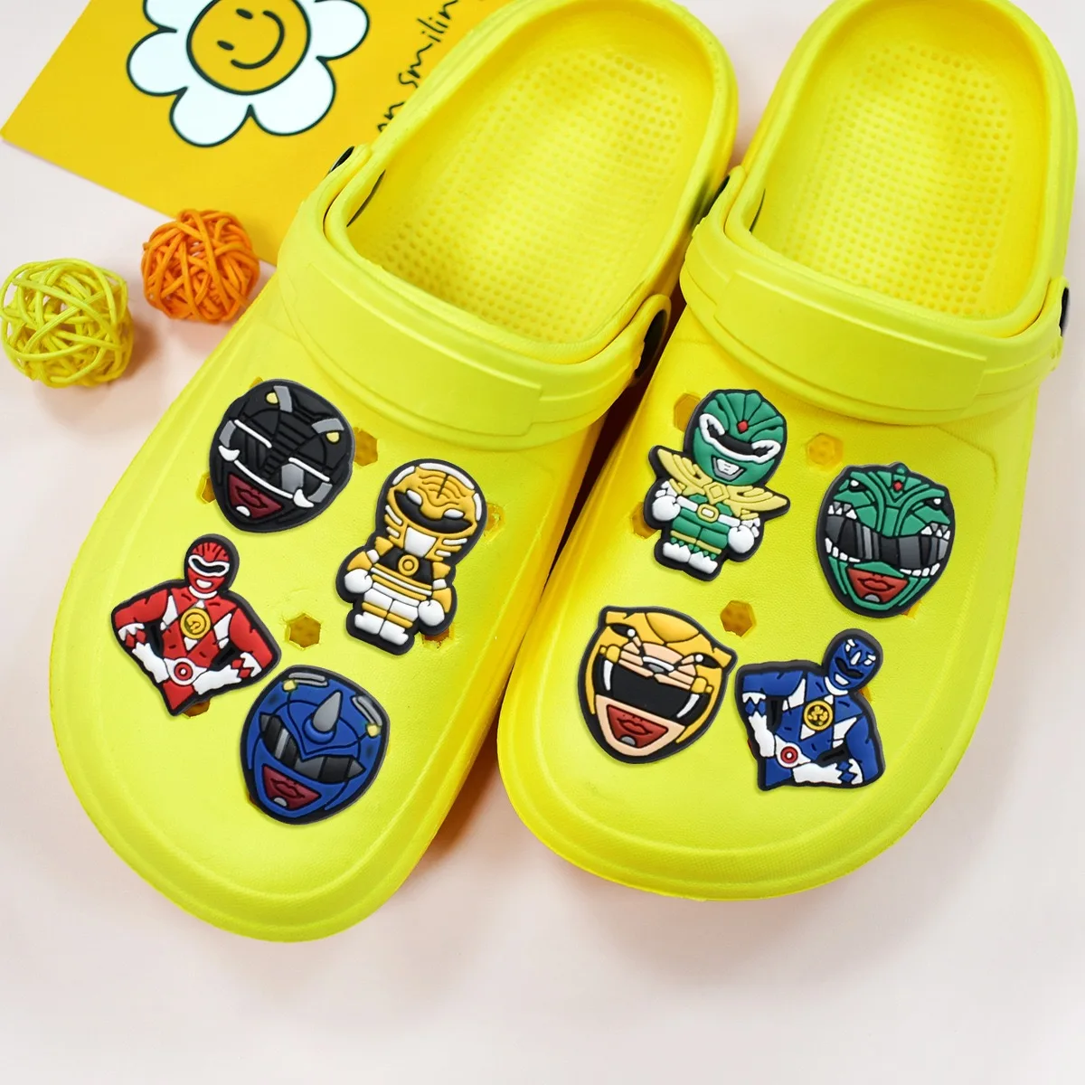 7-24 Stück Coole Krieger-Helm-Schuh-Charms, Cartoon-Schuh-Dekorationszubehör, klassische Clog-Sandalen-Armband-Schnallen, Freunde-Geschenke – Detail 3