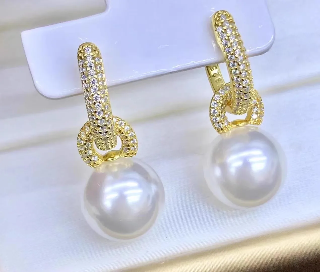 

Natural Pearl 925s Fashionable Zircon Japanese Round Pearl AAAA11-12mm Earrings