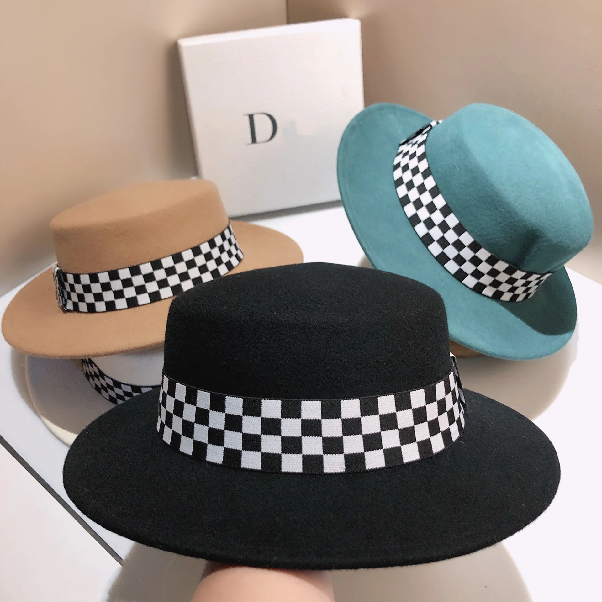 

Large Brim Checkered Fedora Hat for Women - Wool Blend, Korean & Retro British Chic, Flat Top Chanel-Inspired Winter Fashion Hat