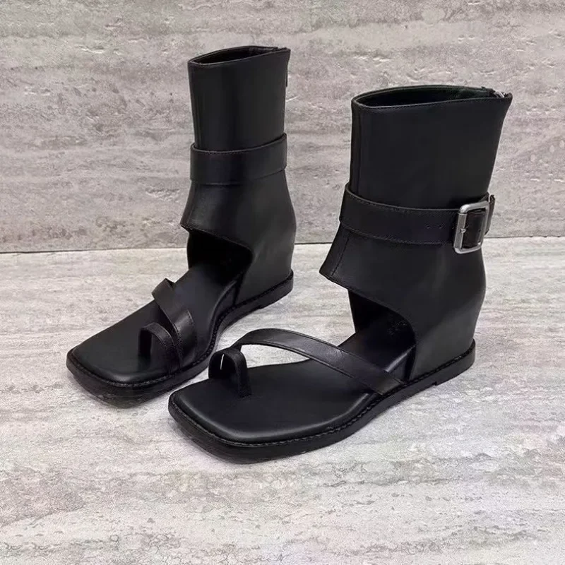 

Женские модные сандалии на плоской подошве с высоким берцем и открытым носком, увеличивающие рост, новинка 2025 года, модные летние крутые ботинки