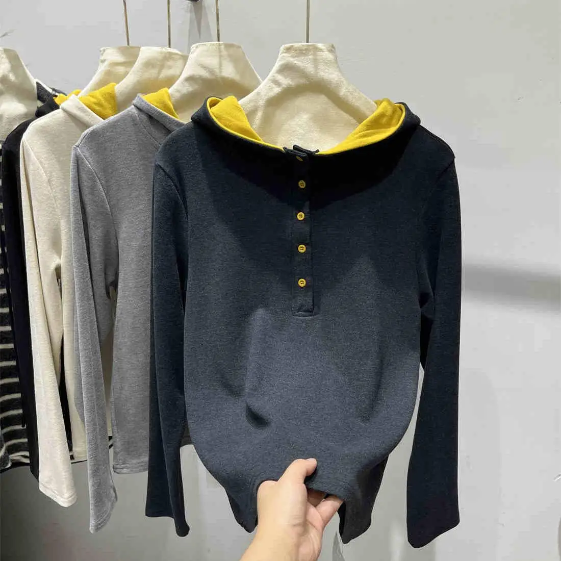 هودي نسائي طويل الأكمام، قميص ناعم ومريح من القطيفة الألمانية، تصميم شتوي أنيق للارتداء الداخلي والعمل