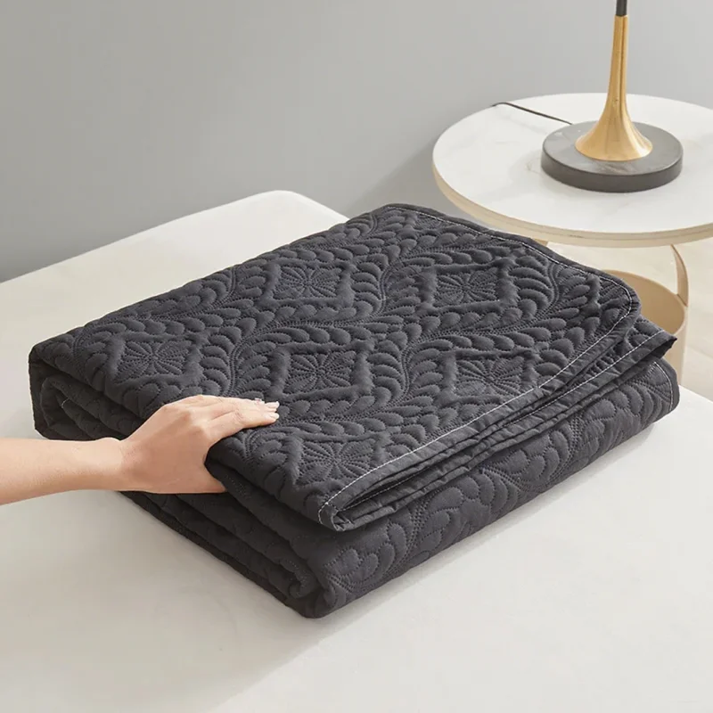 1pc Solid Color Ultrasonic Waterproof Quilted Bedspread Soft Breathable Dog Mattress Dog Rug Pet Mat Waterproof Blanket