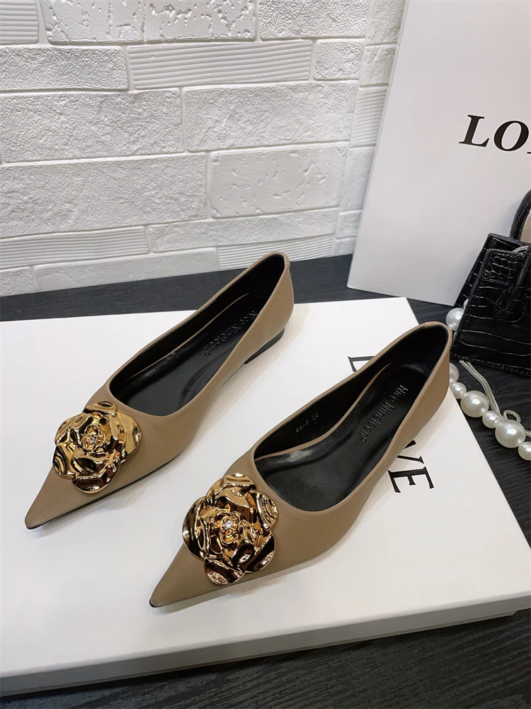 Luxury Gold Metal Buckle Decoration 2024 Spring New Women Shoes Rhinestone Slip On Flats Heels Ladies Pointed Toe Elegant Dress