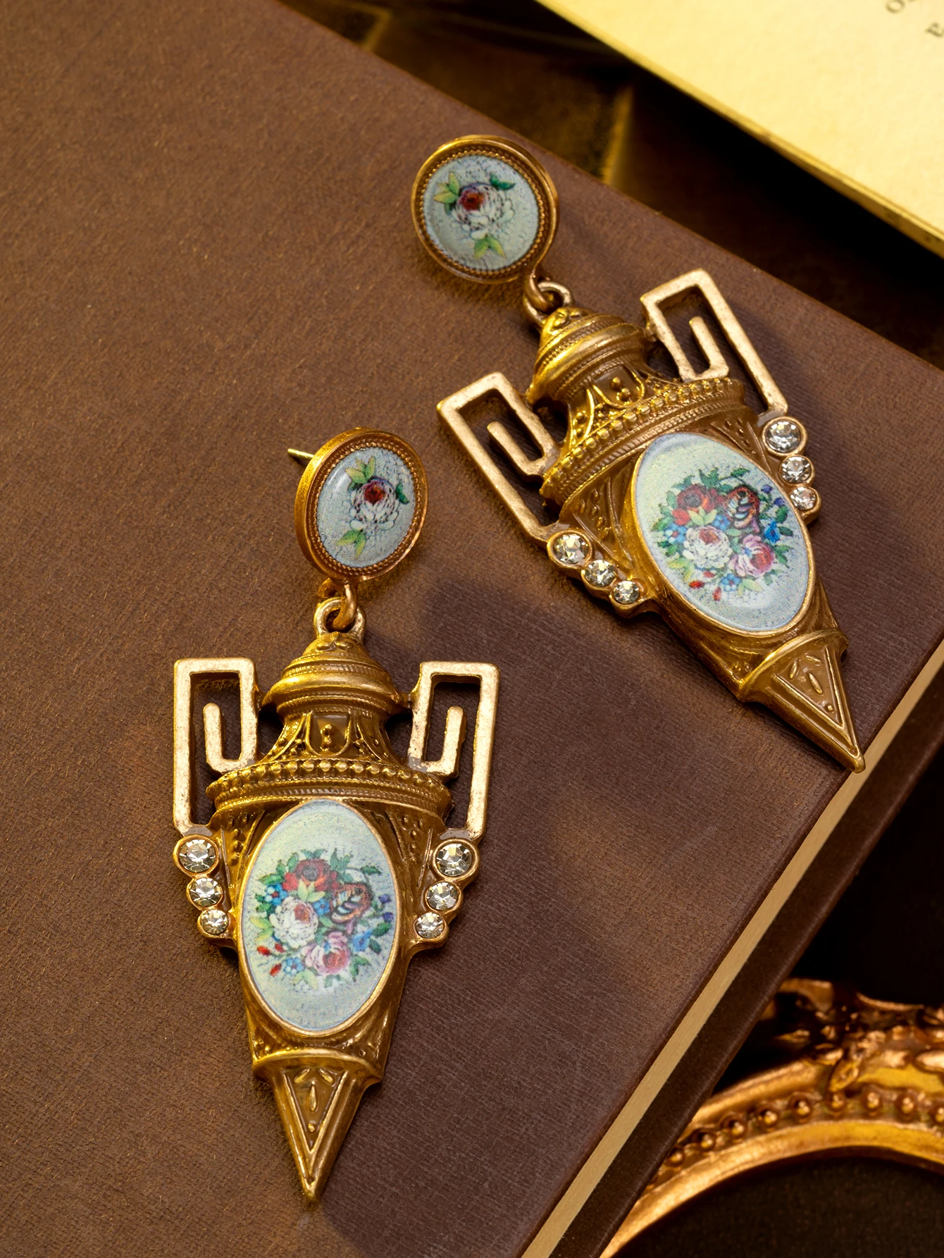 1 Pair of Vintage Bronze Inverted Triangle Trophy Earrings with Blue Floral Elements in a Palace Style, Suitable for Women's Daily Wear, Gifts, and Dance Party Accessories