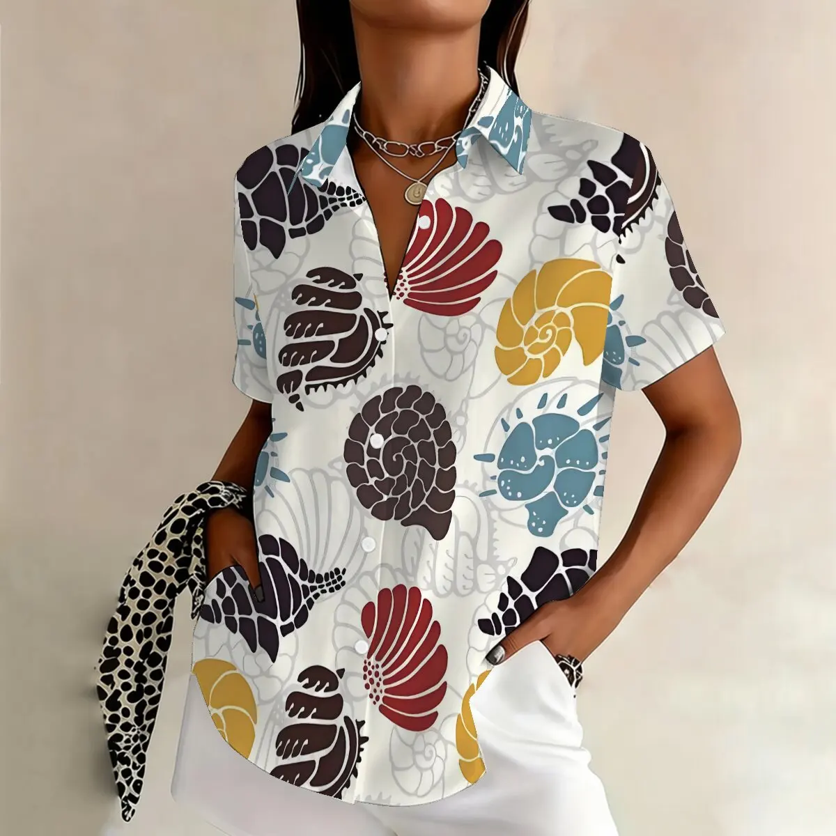 

Plus-size women's shell print short-sleeved shirt, loose fit, suitable for commuting and shopping