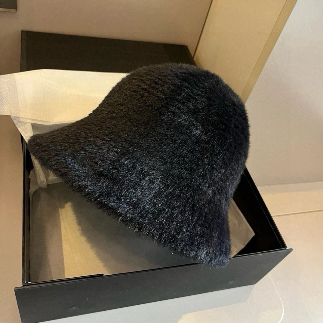 

Designer Handmade Wool Bucket Hat Plush Lined Bucket Hat Cold-proof Ear Protection Fashionable Men and Women Holiday Gift