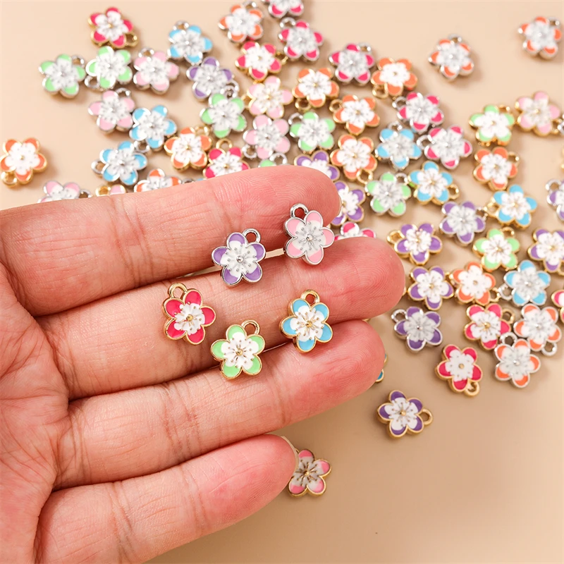 20 Stück 10x12mm Niedliche Bunte Mini-Emaille-Blumen-Anhänger für Schmuckherstellung Ohrringe Halsketten Armbänder DIY Bastelbedarf – Detail 3